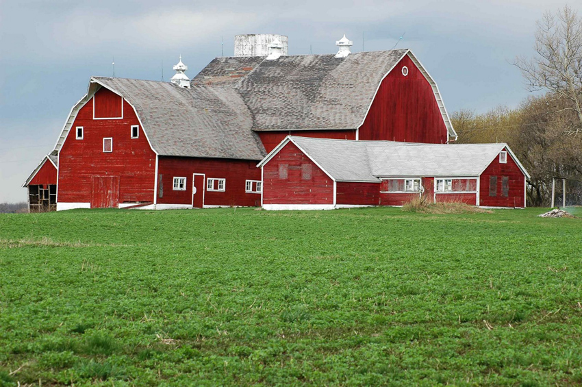 Celeiro dentro da propriedade agrícola - imagem típica nos EUA