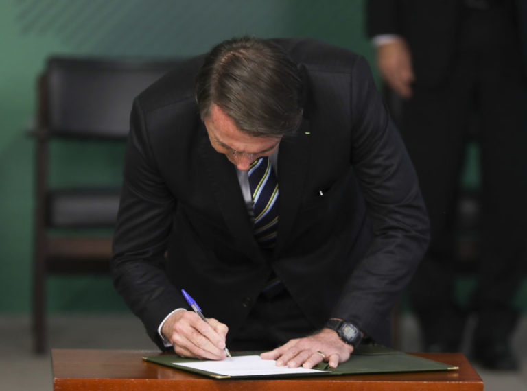 Bolsonaro assina decreto de IoT